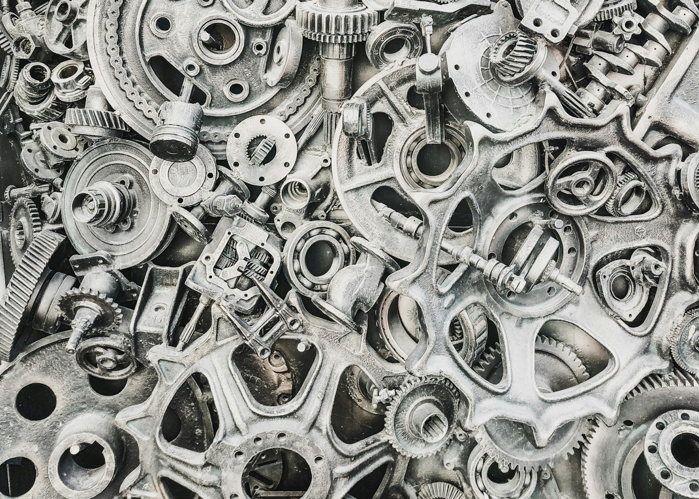 Assemblage de pièces mécaniques et d’engrenages en métal